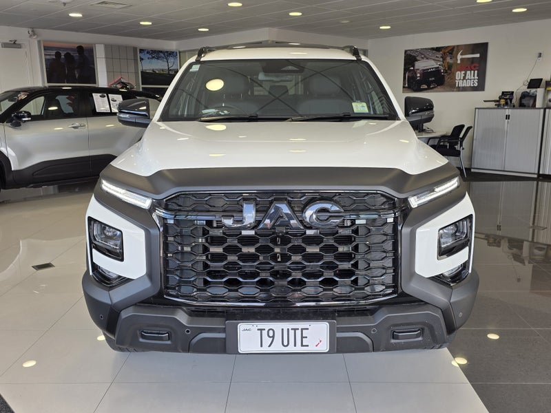 2026 JAC T9 Black Edition 4WD Auto image 2