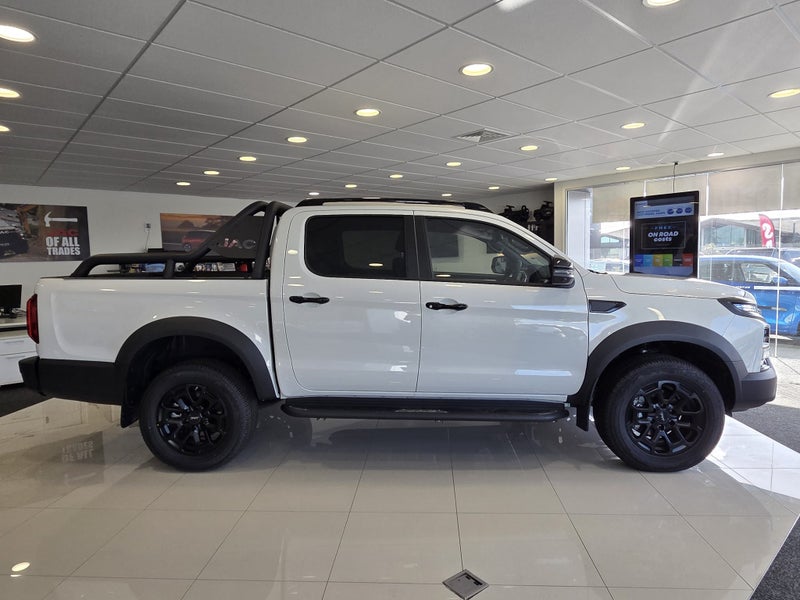 2026 JAC T9 Black Edition 4WD Auto image 3
