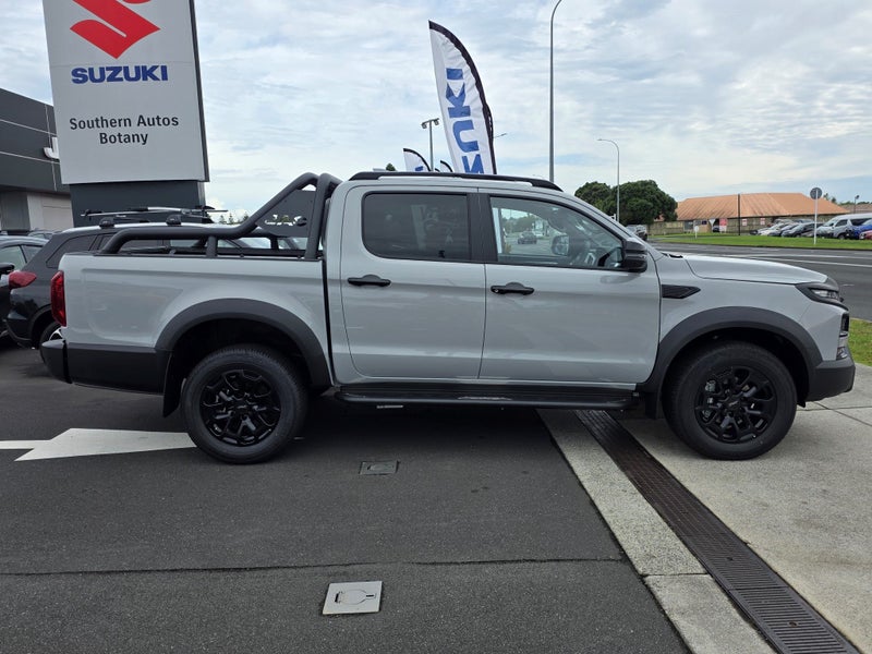 2026 JAC T9 Black Edition image 4