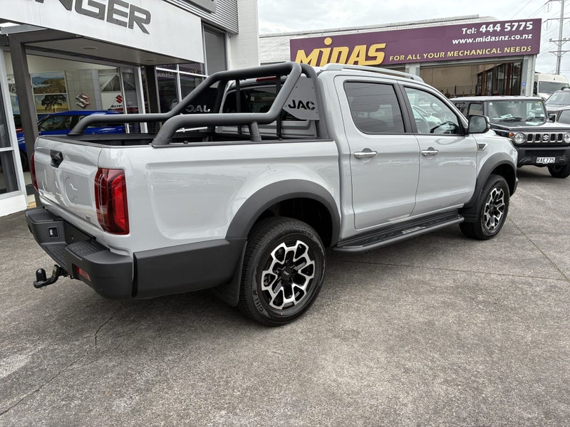 2026 JAC T9 Luxury image 3