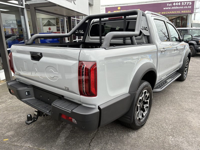 2026 JAC T9 Luxury image 4