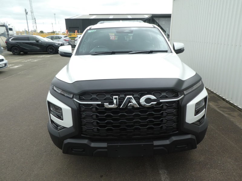 2026 JAC T9 Luxury 4X4 Auto - Cab Chassis Edition image 2