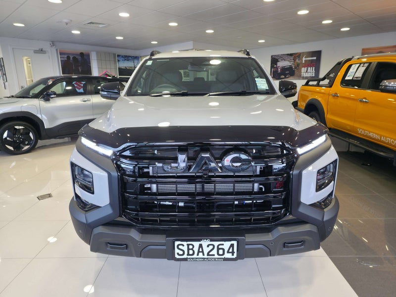 2026 JAC T9 PHEV AWD 2.0 TGDI image 2