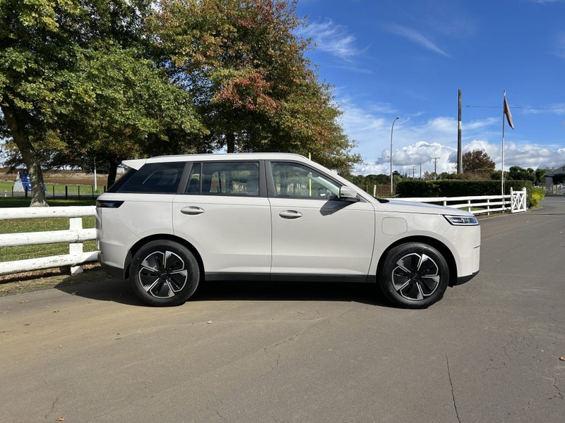 2026 Jaecoo J5 EV Summit FWD image 3