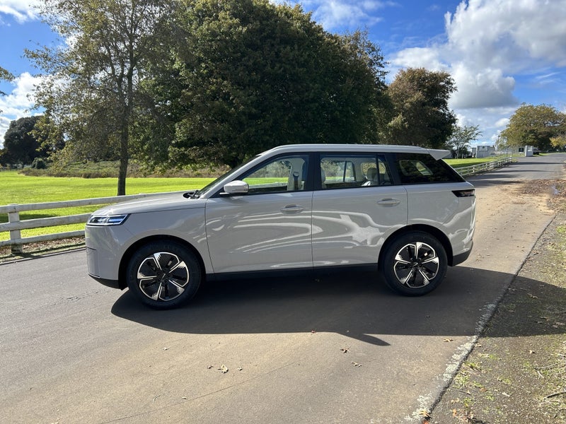 2026 Jaecoo J5 EV Summit FWD image 5