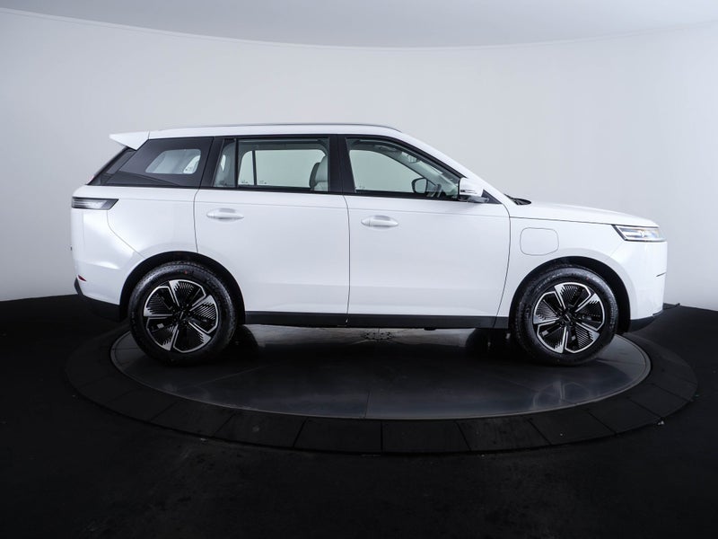 2026 Jaecoo J5 Summit 58.9kWh image 2