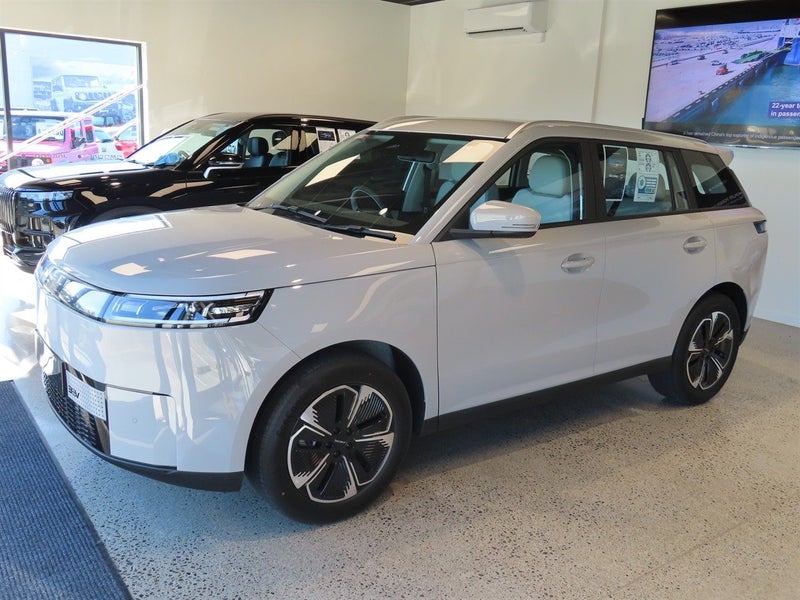 2026 Jaecoo J5 Summit EV - 59 kWh - 402km Range image 3