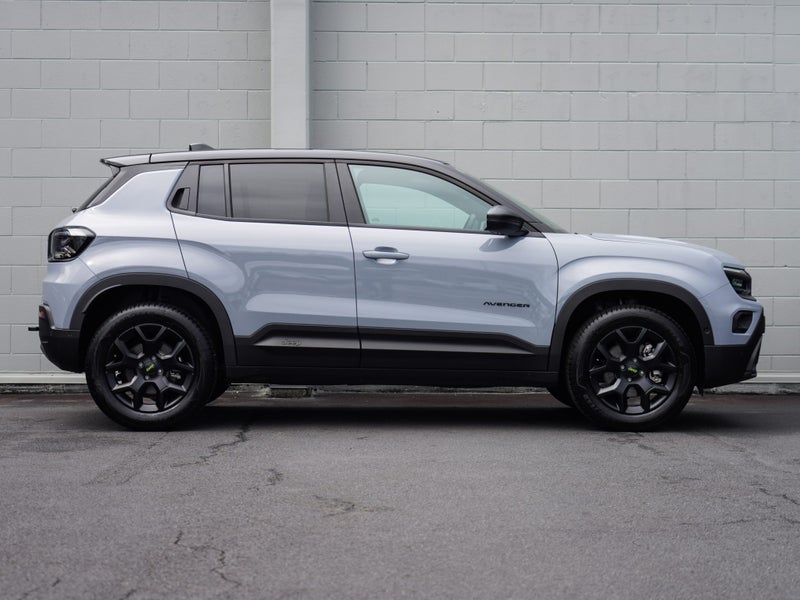 2026 Jeep Avenger Overland 1.2L MHEV image 3