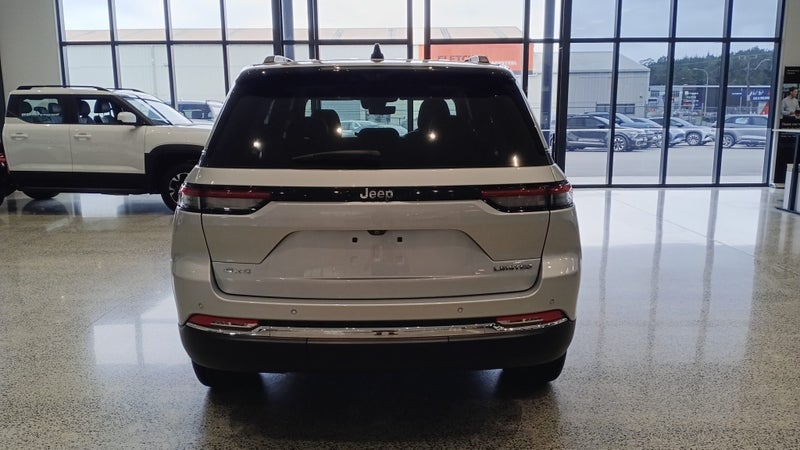 2026 Jeep Grand Cherokee Limited 5-Seat 3.6P image 3