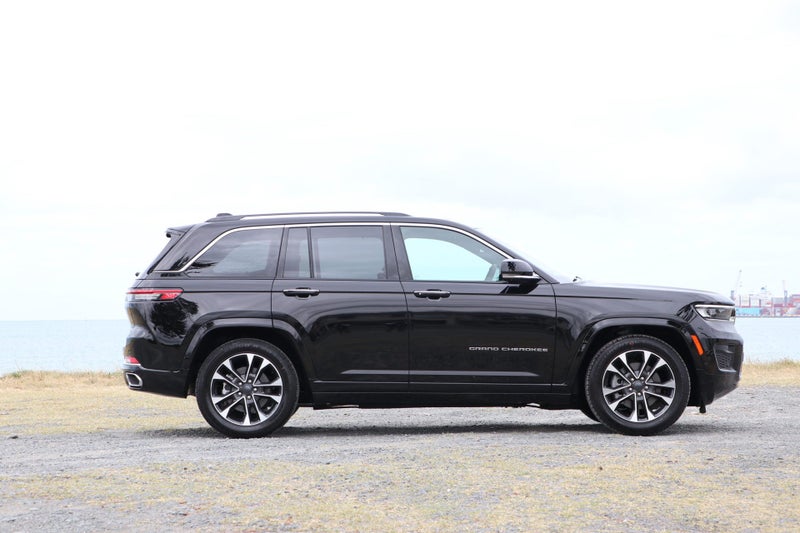 2026 Jeep Grand Cherokee Overland 5-Seat 4WD image 3
