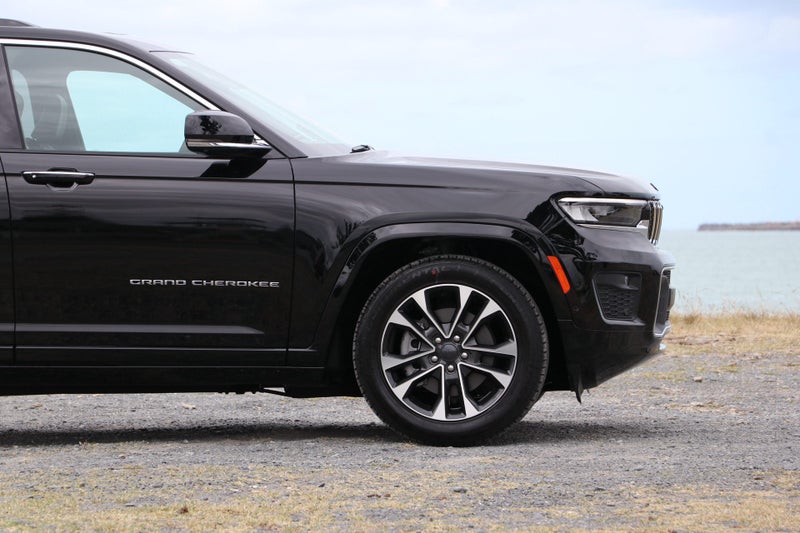 2026 Jeep Grand Cherokee Overland 5-Seat 4WD image 4