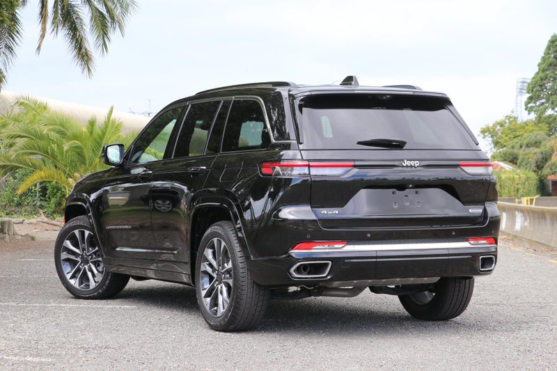 2026 Jeep Grand Cherokee Overland 5-Seat 4WD image 2