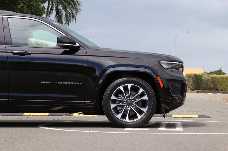 2026 Jeep Grand Cherokee Overland 5-Seat 4WD image 4