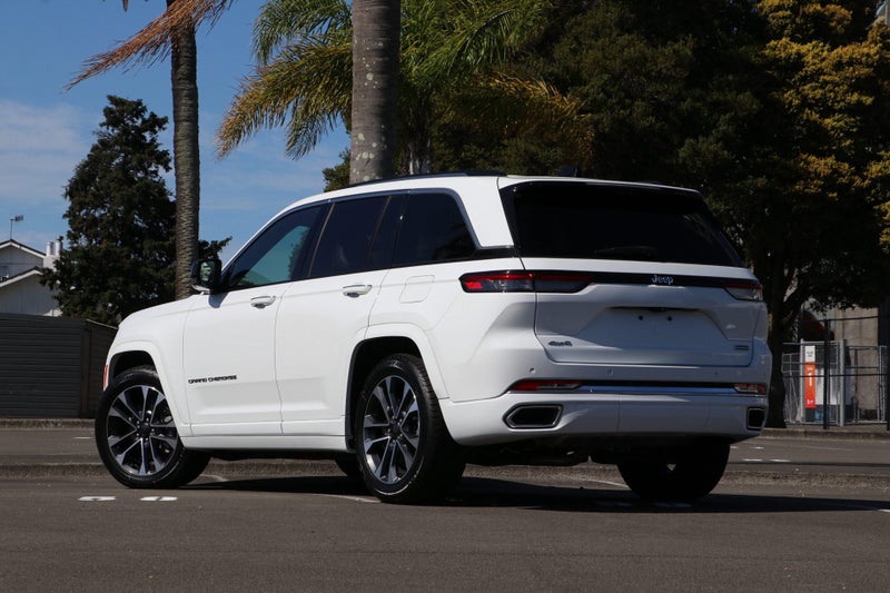 2026 Jeep Grand Cherokee Overland 5-Seat 4WD image 2