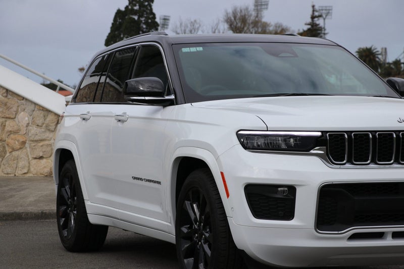 2026 Jeep Grand Cherokee Overland 5-Seat 4WD (B... image 5