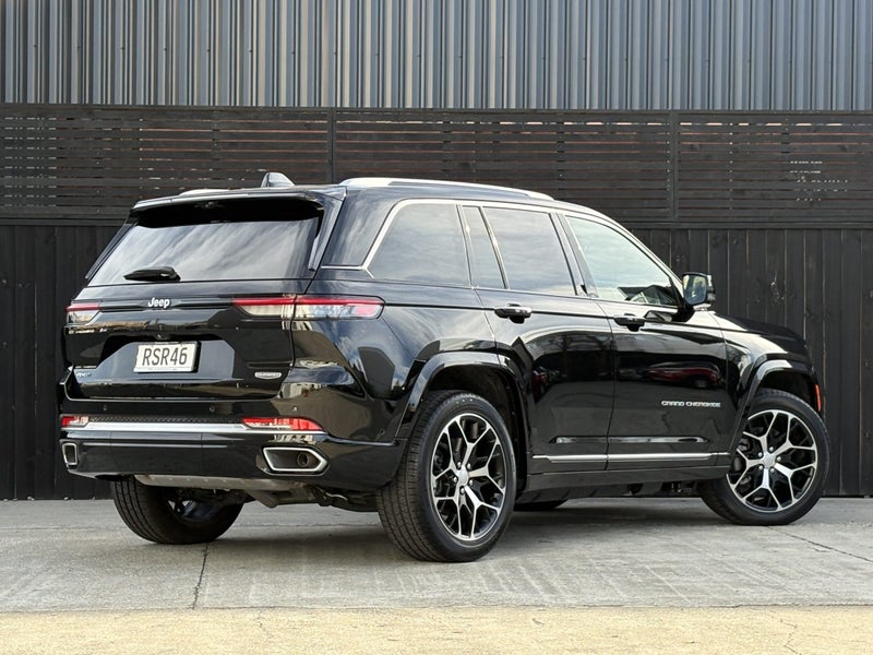2026 Jeep Grand Cherokee Summit 4XE PHEV image 3