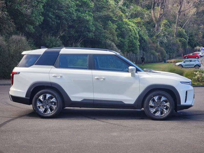 2026 KGM Torres Hybrid Ultimate image 5