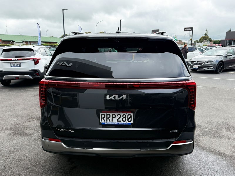 2026 Kia Carnival HEV Water image 5