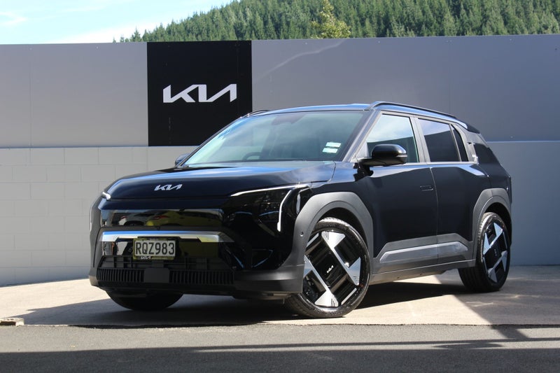 2026 Kia EV3 Earth 2WD LR image 2