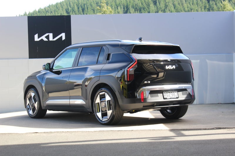 2026 Kia EV3 Earth 2WD LR image 4