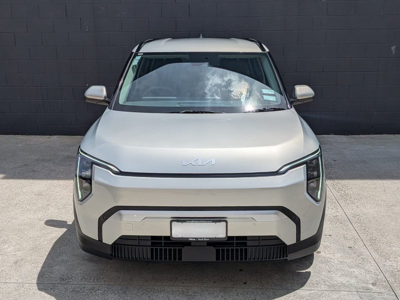 2026 Kia EV3 Light 2WD LR image 2
