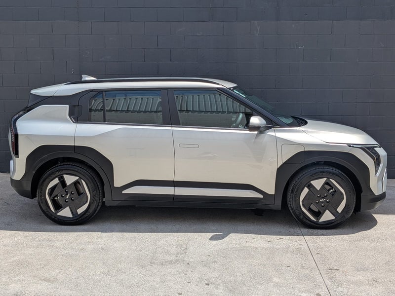 2026 Kia EV3 Light 2WD LR image 3