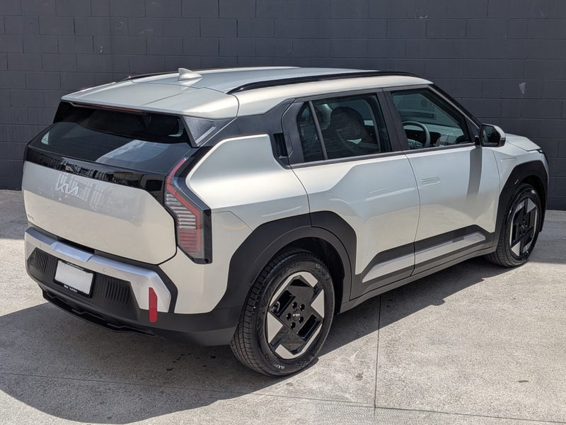 2026 Kia EV3 Light 2WD LR image 5