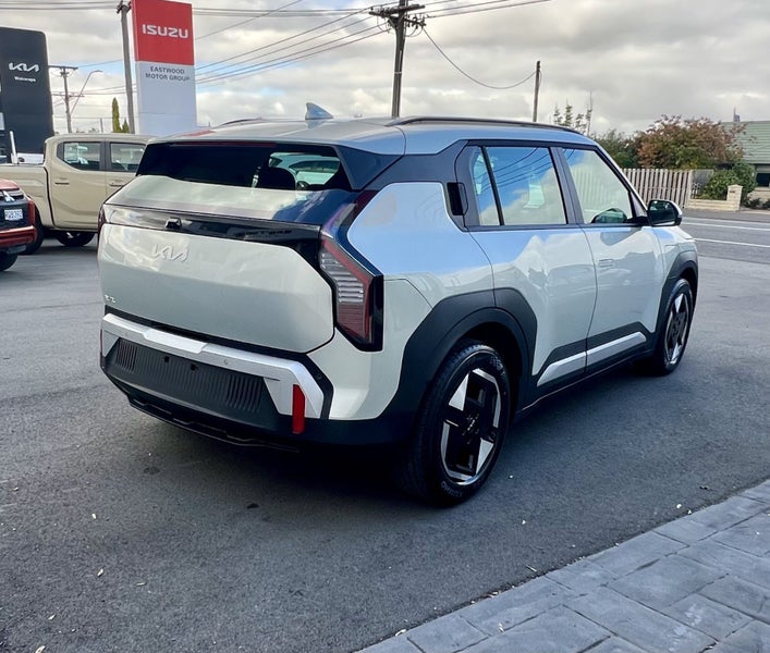 2026 Kia EV3 Light 2WD LR 81.4kwh image 3