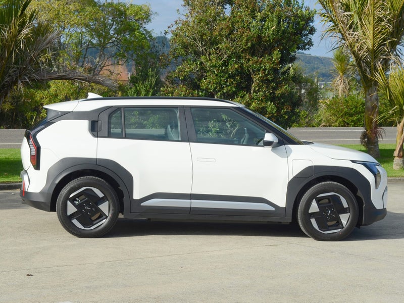 2026 Kia EV3 Light 2WD LR image 2