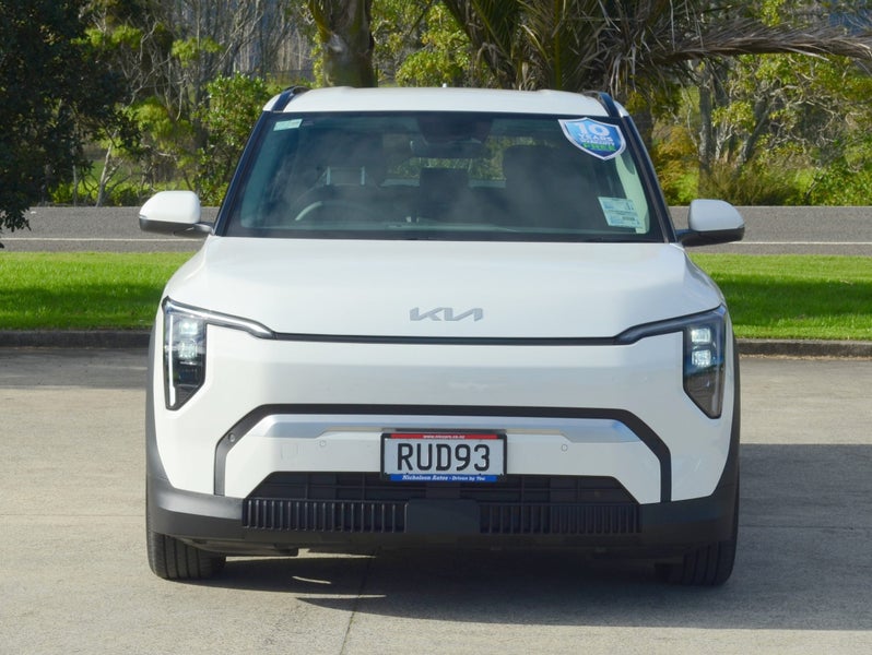 2026 Kia EV3 Light 2WD LR image 3