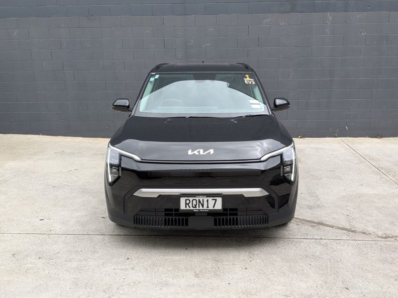2026 Kia EV3 Light 2WD LR image 2