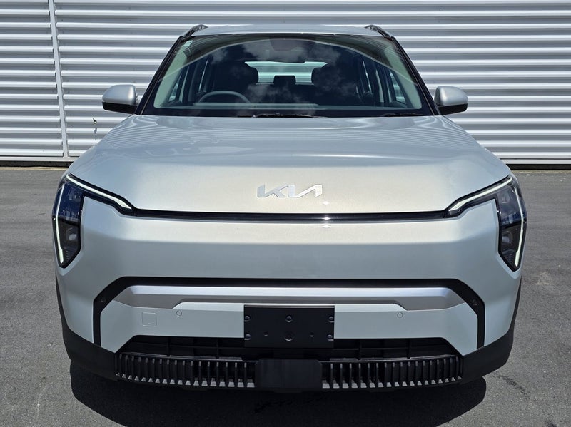 2026 Kia EV3 Light FWD LR image 2