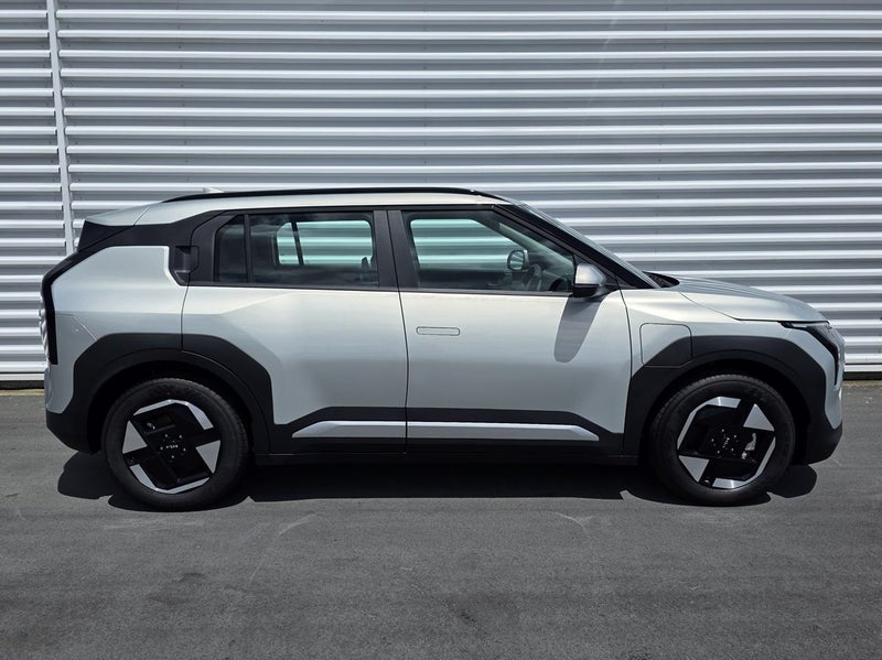 2026 Kia EV3 Light FWD LR image 3