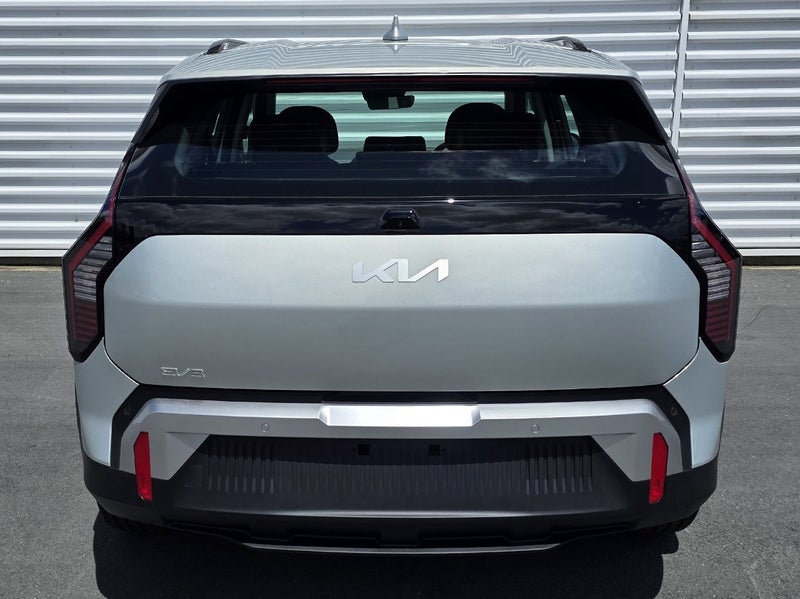 2026 Kia EV3 Light FWD LR image 5