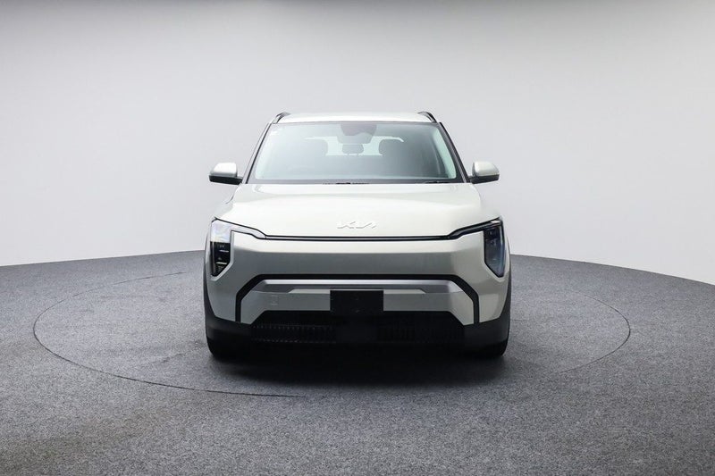 2026 Kia EV3 Light FWD LR image 2