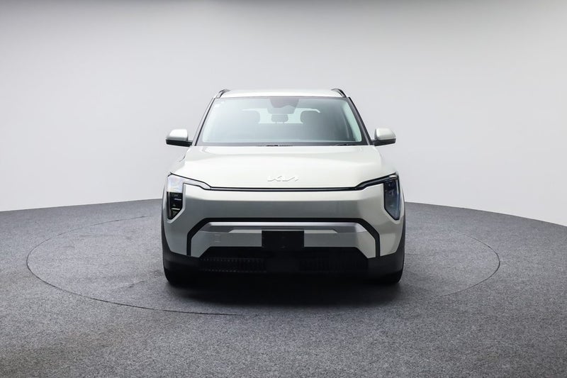 2026 Kia EV3 Light FWD LR image 2