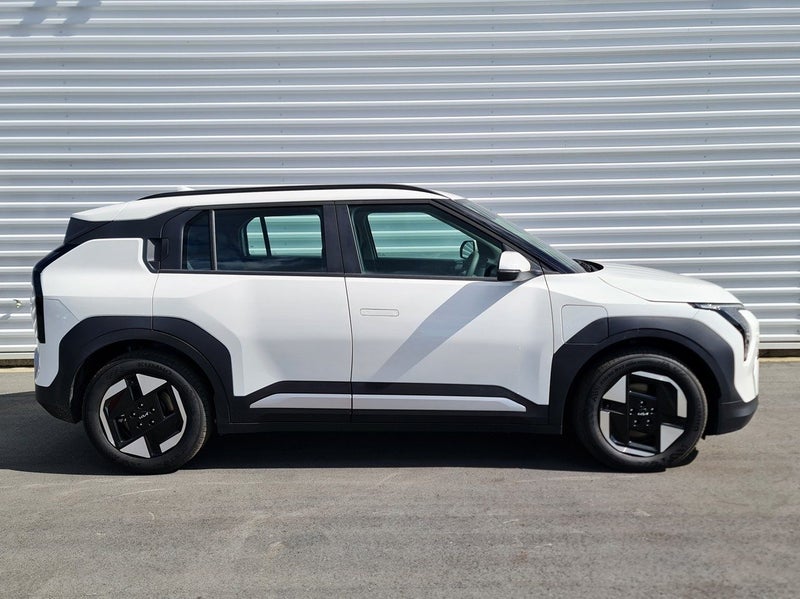 2026 Kia EV3 Light FWD SR image 3