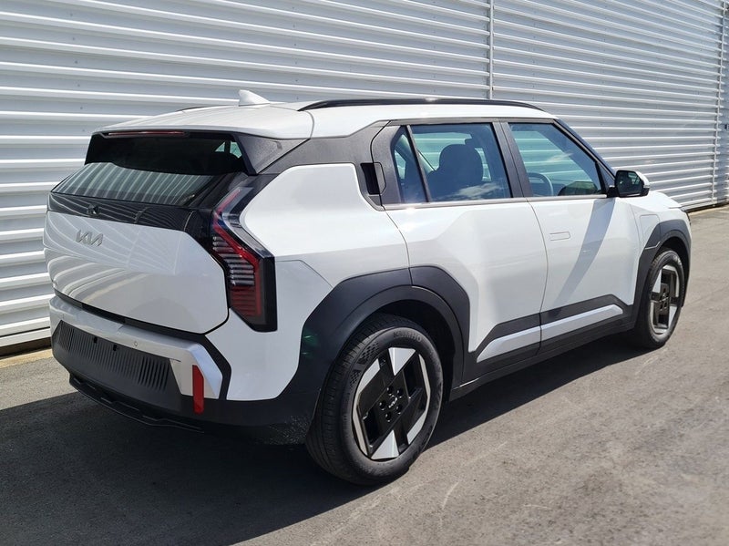 2026 Kia EV3 Light FWD SR image 4