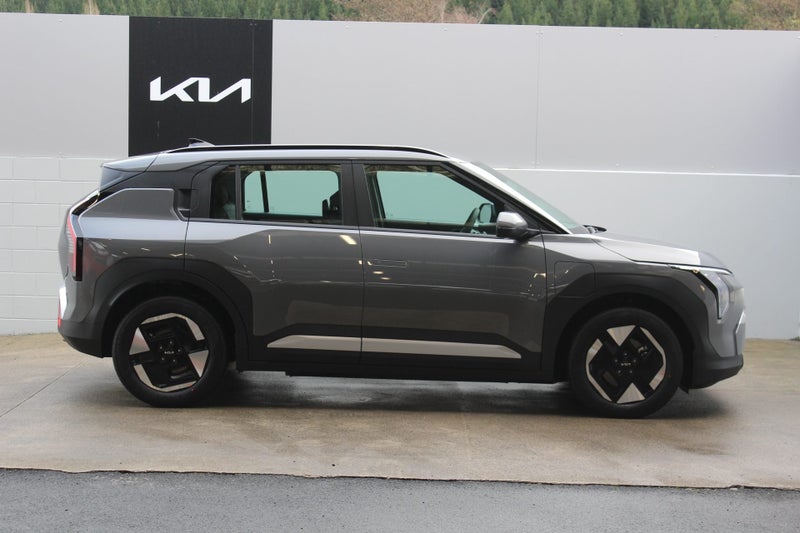 2026 Kia EV3 Light Long Range 2WD 81KWH image 2