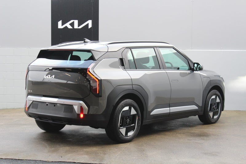 2026 Kia EV3 Light Long Range 2WD 81KWH image 3
