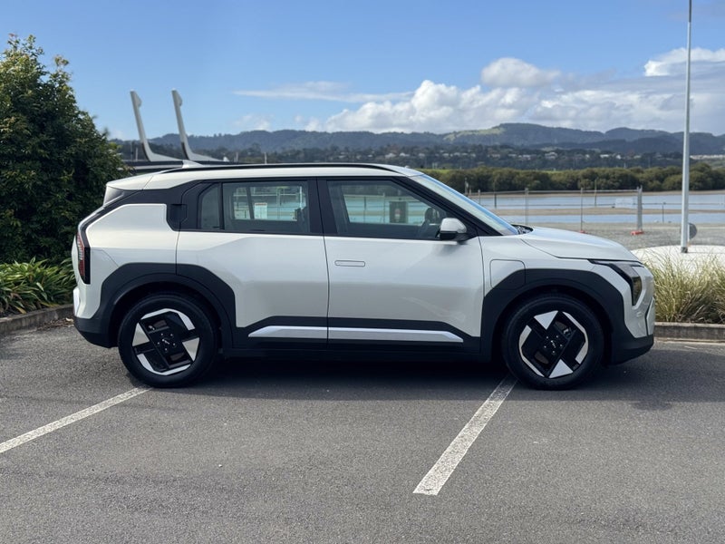 2026 Kia EV3 Light LR 2wd 81KW image 2