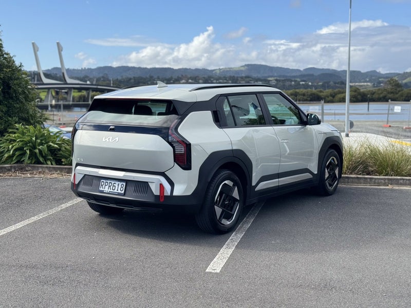 2026 Kia EV3 Light LR 2wd 81KW image 3