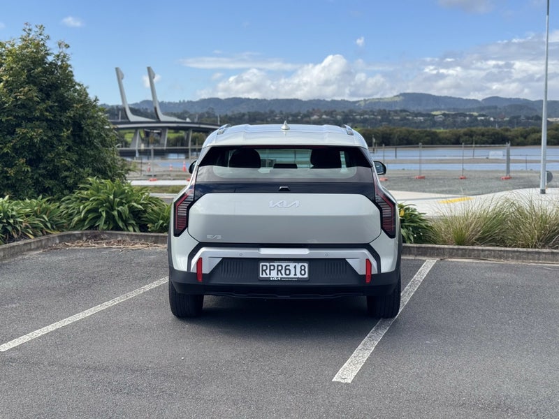 2026 Kia EV3 Light LR 2wd 81KW image 4