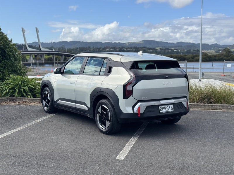 2026 Kia EV3 Light LR 2wd 81KW image 5
