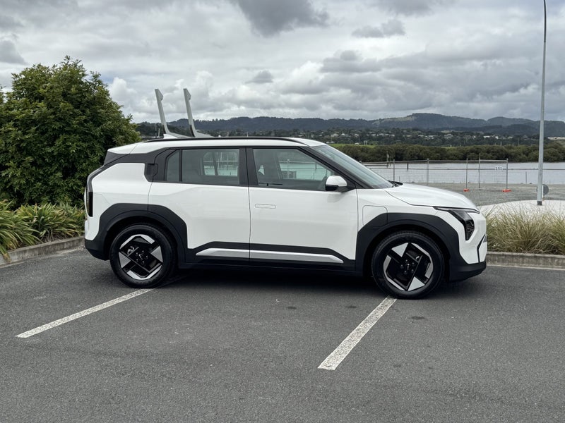 2026 Kia EV3 Light LR 2wd 81KWH image 3