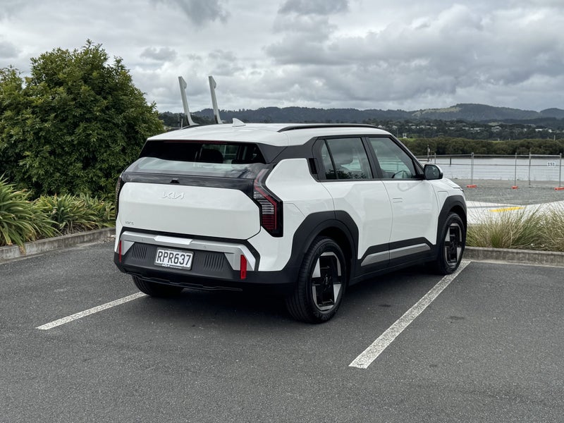 2026 Kia EV3 Light LR 2wd 81KWH image 4