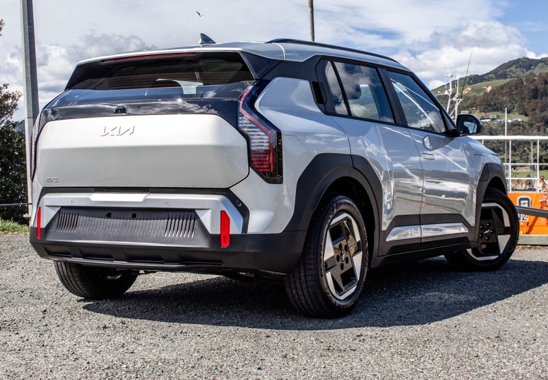 2026 Kia EV3 Light SR 2WD image 3