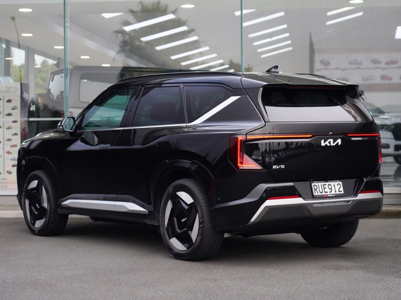 2026 Kia EV5 Earth AWD 88kWh image 2