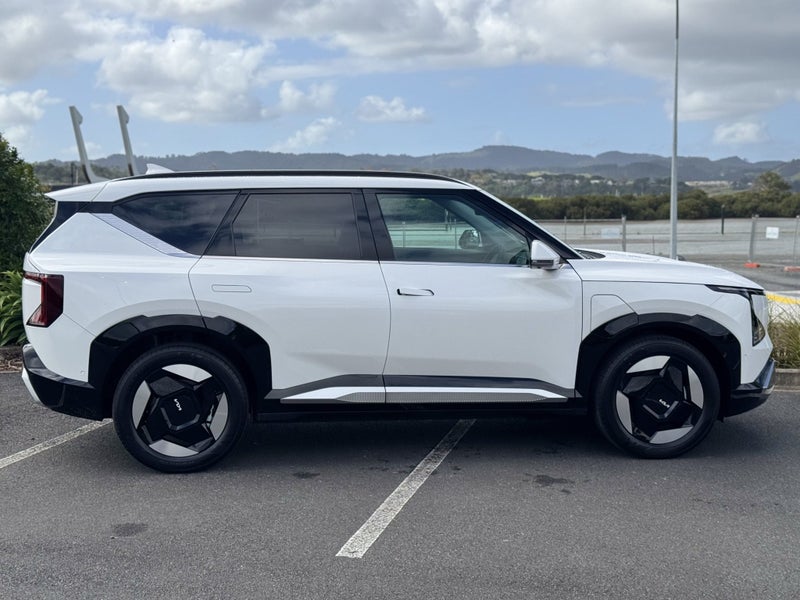 2026 Kia EV5 Earth AWD LR image 2