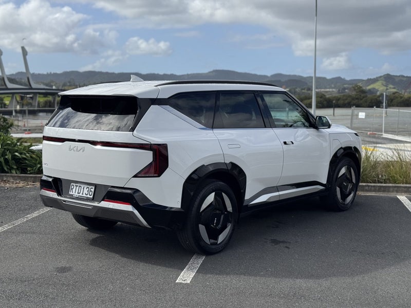 2026 Kia EV5 Earth AWD LR image 3